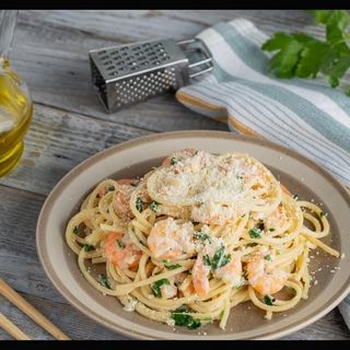 პასტა კრევეტით და ნაღებით