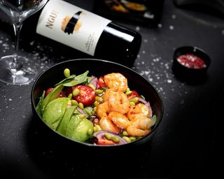 Salata cu creveti si avocado