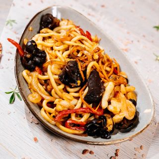 Noodles udon cu fructe de mare