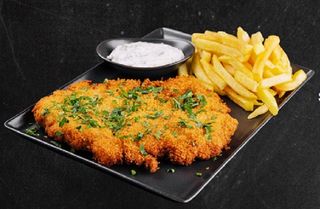 Șnițel de pui/ porc cu garnitură