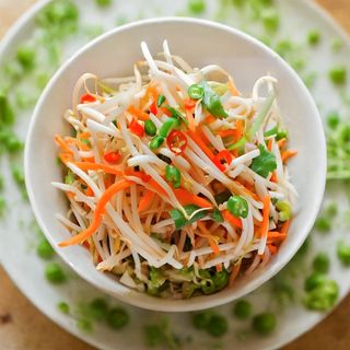 Ensalada De Brotes De Soja Con Gambas