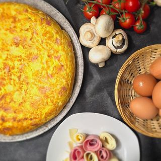 Tortilla De Patata Rellena De Jamón Y Queso