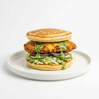 Burger chrupiący kurczak, cheddar