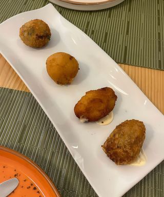 Croquetas De Provolone, Tomate seco y Orégano (8 Uds.)