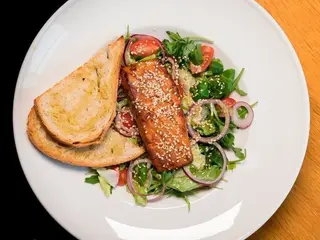 Insalata di Salmone Grigliato