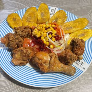 Pica Pollo Dominicano Con Plátano
