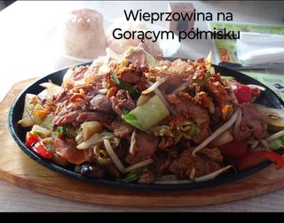 Wieprzowina po tajsku na gorącym półmisku