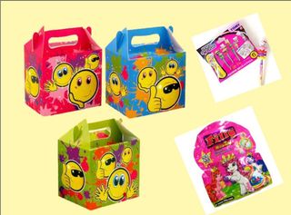 Hot-dog con patatine e bevanda 