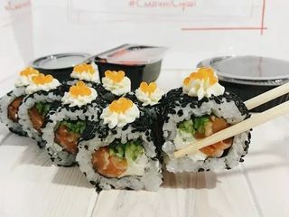 Філадельфія в чорному кунжуті (8 шт./350g)