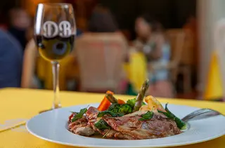 Saltimbocca a la Romana con Jamón de Parma y Salvia