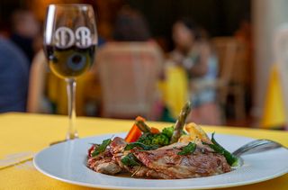 Saltimbocca a la Romana con Jamón de Parma y Salvia