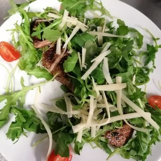 Tagliata rucola e grana