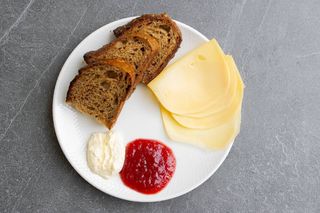 Хліб з маслом та сиром, джем з карпатських троянд, 250 г