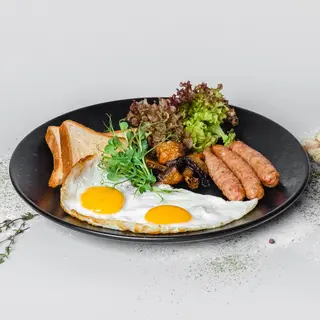 Яєчня з ковбасками гриль та печерицями (230г)
