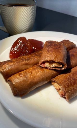 Naleśniki"Praga"z czekoladą, wiśnią i twarogiem 2 szt 150g