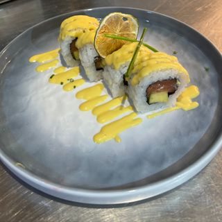 130. Salmón roll 8u