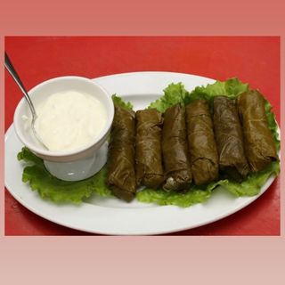 ტოლმა ვაზის ფოთოლში