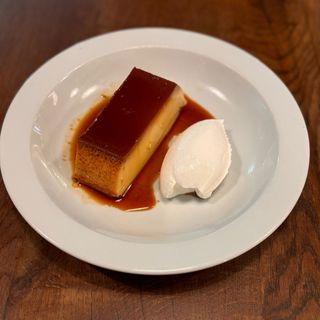 Flan casero con nata