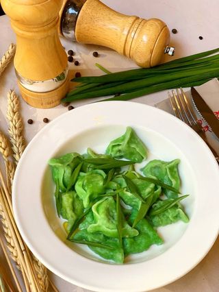 Шпинатні з куркою та сиром сулугуні (200г)