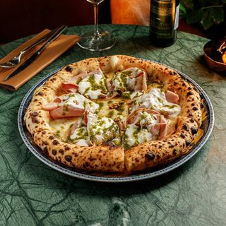 Pizza Pesto, mortadela e straciatella