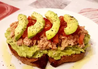 CAFE + TOSTADA (TOMATE Y ACEITE)