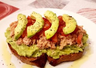CAFE + TOSTADA (TOMATE Y ACEITE)