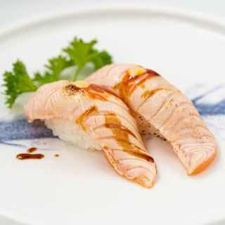 117 Nighiri salmon flambé