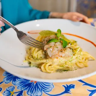 Cacio e pepe con tartar di gamberi