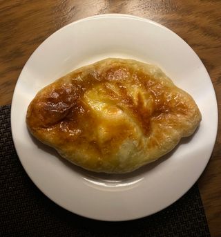 Расстягай белужий с семгой