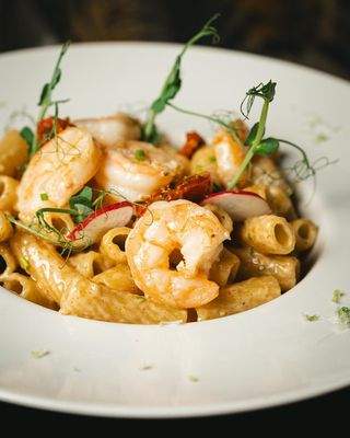 Pasta Con Salsa De Burrata Y Langostinos