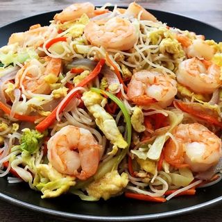 Fideos De Arroz Frito Con Gambas