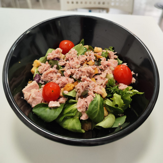 Combo Ensalada de Atún + Agua Mineral 