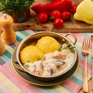 Ciulama de pui cu mămăliguţă
