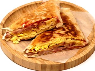 კესადილა ლორით და ათქვეფილი კვერცხით (275 გრ)