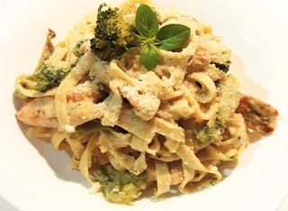 Паста Пиле и броколи (350г)