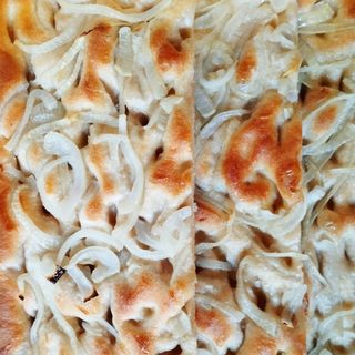 Focaccia casera con cebolla 