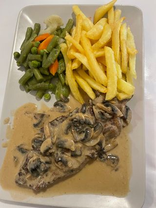 Entrecot De Buey En Salsa De Champiñones