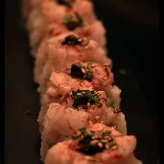 Uramaki ebi aburi.