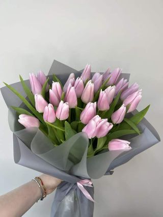 25 рожевих тюльпанів 