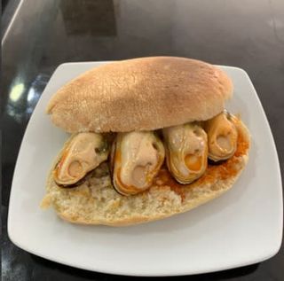 Mollete Mejillones En Escabeche