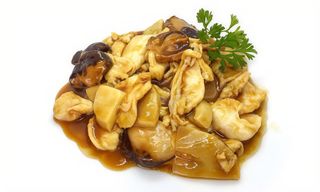 62. Pollo con funghi e bambù