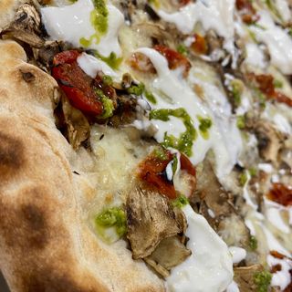 PIZZA AL PIATTO BIANCA - FUNGHI E STRACCIATELLA