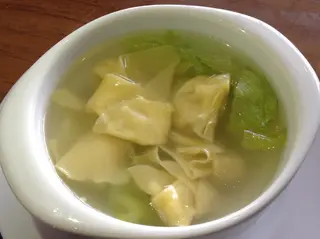 Sopa de pollo con champiñones