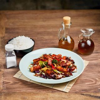 Dimljena slaninica sa povrćem u soja sosu