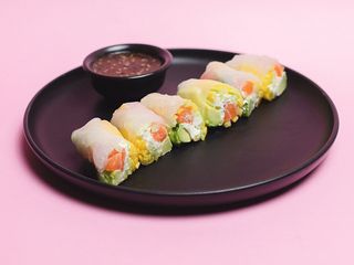 Спрінг-рол з лососем (220g)