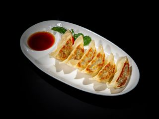 21C. Gyoza De Carne (6 Uds.)