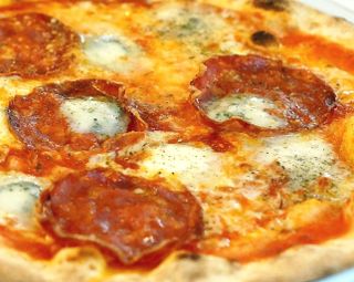 Salame piccante e gorgonzola