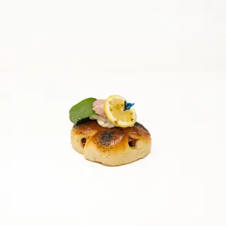 Barchetta mortadella, philadelphia e granella di pistacchio