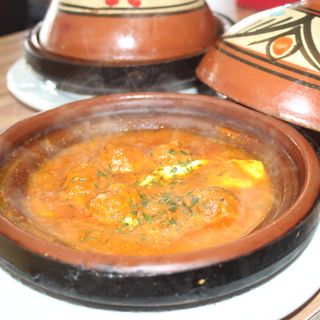 Tajine Kefta Con Salsa De Tomate