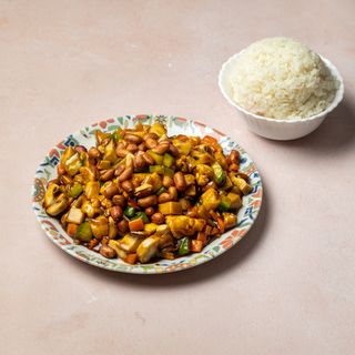 Piletina sa kikirikijem i pirinač 宫保鸡丁饭